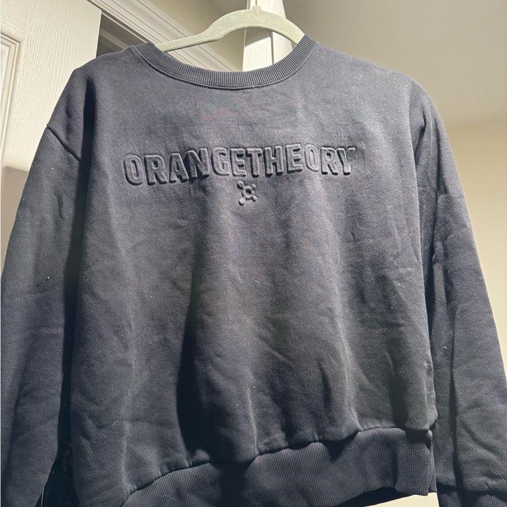 Orangetheory crew neck size medium